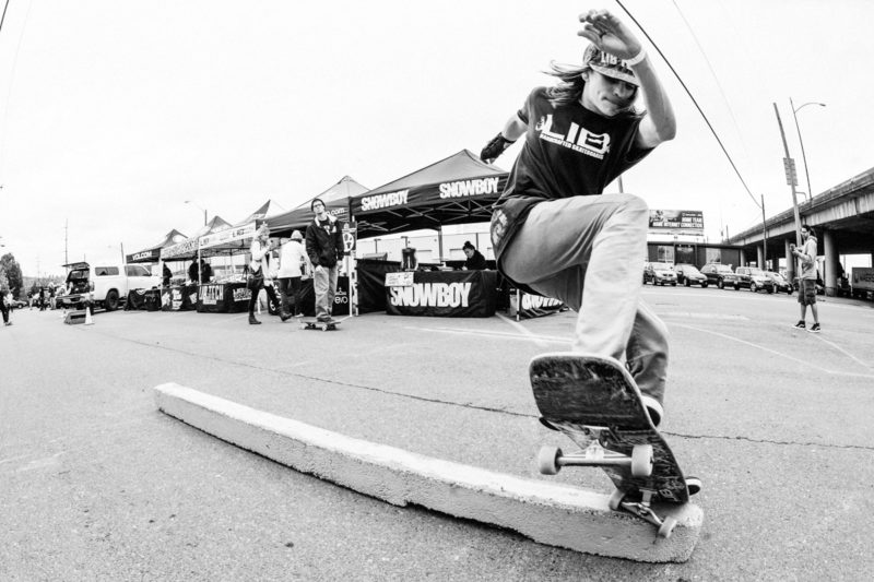 Kyle Ward warms it up with an overcrook in front of the sponsor tents. This year Volcom, Diecutstickers.com, EVO & Lib-Tech pitched in to support the contest.